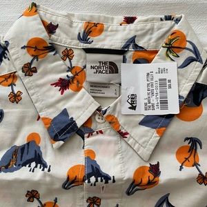 The North Face - Brand New - Size Large - Buttown Down